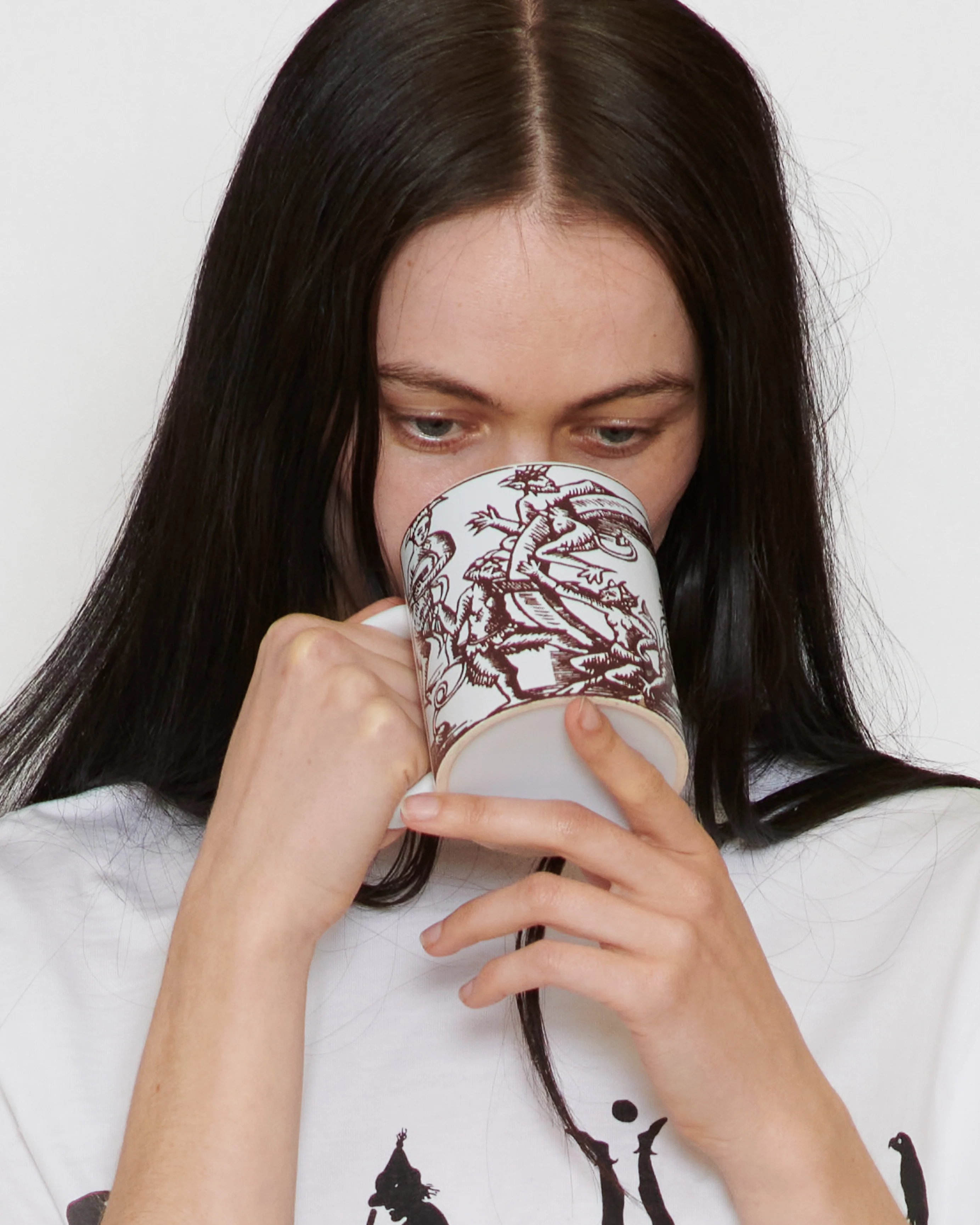 Medieval Players Mug - Brown - Image 5